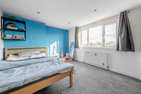 5 bedroom Semi-detached house for sale in Sandhill Oval, Alwoodley, Leeds, LS17