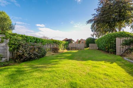 5 bedroom Semi-detached house for sale in Sandhill Oval, Alwoodley, Leeds, LS17