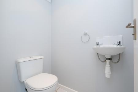 2 bedroom Flat to let in Nursery Lane, Alwoodley, Leeds, LS17