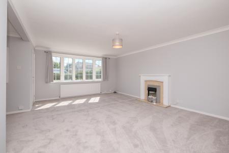 2 bedroom Flat to let in Nursery Lane, Alwoodley, Leeds, LS17