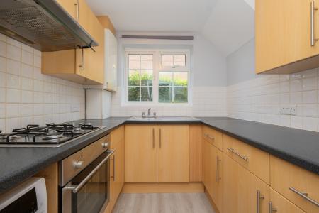 2 bedroom Flat to let in Nursery Lane, Alwoodley, Leeds, LS17