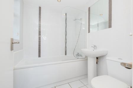2 bedroom Flat to let in Nursery Lane, Alwoodley, Leeds, LS17