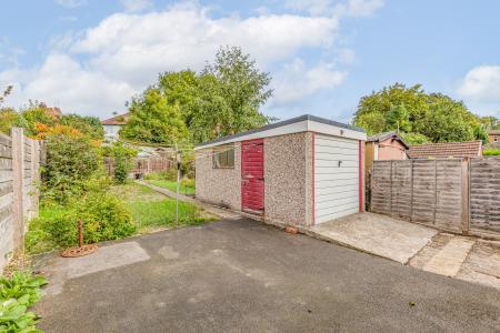 3 bedroom Semi-detached house for sale in Green View, Meanwood, Leeds, LS6