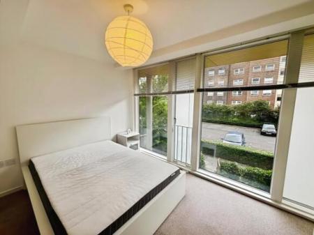 1 bedroom Flat to let in The Avenue, Leeds, LS9