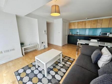 1 bedroom Flat to let in The Avenue, Leeds, LS9
