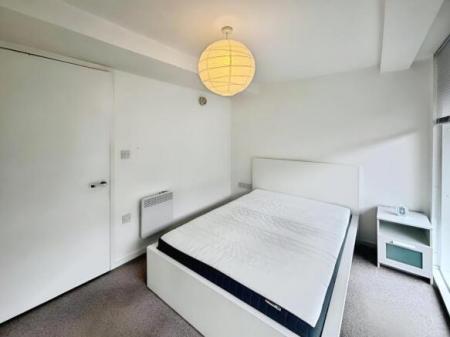 1 bedroom Flat to let in The Avenue, Leeds, LS9