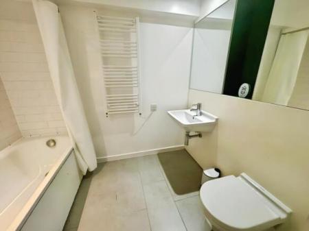 1 bedroom Flat to let in The Avenue, Leeds, LS9