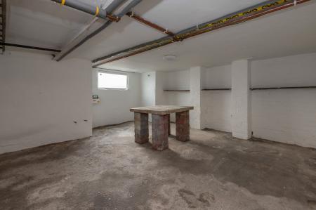 4 bedroom Terraced House for sale in Savile Drive, Chapeltown, Leeds, LS7