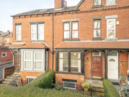 4 bedroom Terraced House for sale in Savile Drive, Chapeltown, Leeds, LS7