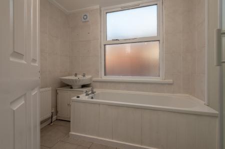 4 bedroom Terraced House for sale in Savile Drive, Chapeltown, Leeds, LS7