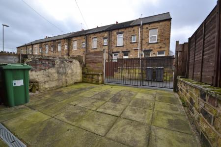 3 bedroom End of terrace house for sale in Oakroyd Mount, Pudsey, Leeds, LS28
