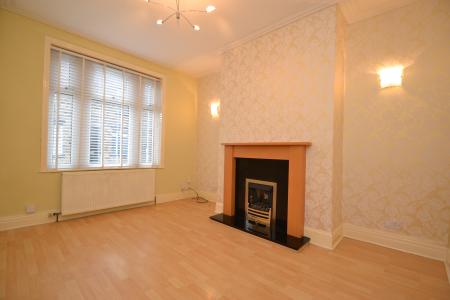 3 bedroom End of terrace house for sale in Oakroyd Mount, Pudsey, Leeds, LS28