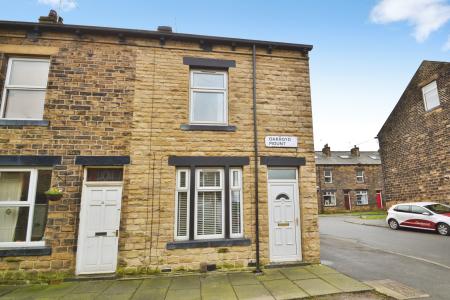 3 bedroom End of terrace house for sale in Oakroyd Mount, Pudsey, Leeds, LS28