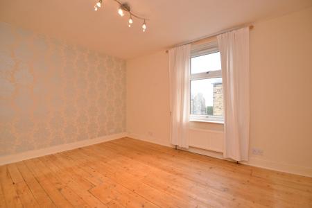 3 bedroom End of terrace house for sale in Oakroyd Mount, Pudsey, Leeds, LS28