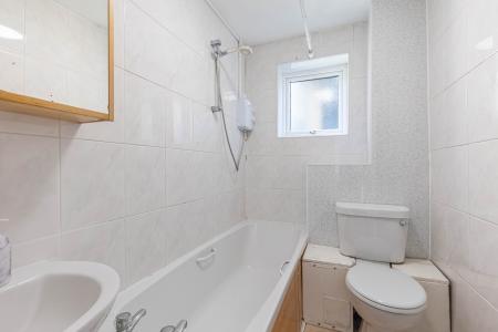 1 bedroom Flat to let in Kingsway Court, Moortown, Leeds, LS17