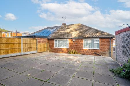 2 bedroom Bungalow for sale in St Matthews Walk, Chapel Allerton, Leeds, LS7