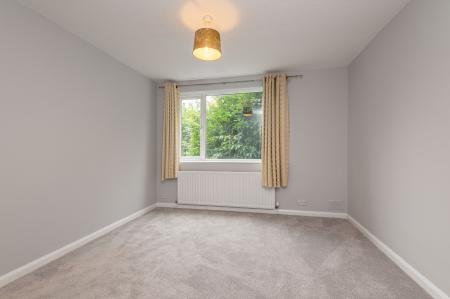 2 bedroom Flat to let in Gledhow Wood Avenue, Roundhay, Leeds, LS8