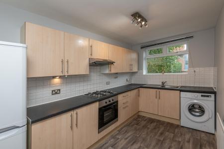 2 bedroom Flat to let in Gledhow Wood Avenue, Roundhay, Leeds, LS8