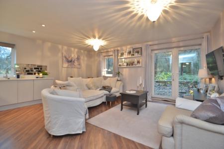2 bedroom Flat for sale in Thwaite Court, Cornmill View, Horsforth, Leeds, LS18