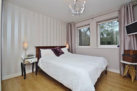 2 bedroom Flat for sale in Thwaite Court, Cornmill View, Horsforth, Leeds, LS18