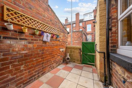 3 bedroom Terraced House for sale in Highbury Terrace, Meanwood, Leeds, LS6