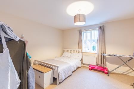4 bedroom Town house for sale in Oak Tree Lane, Killingbeck, Leeds, LS14