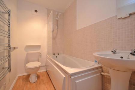 1 bedroom Studio flat to let in Newton Park Court, Leeds, LS7