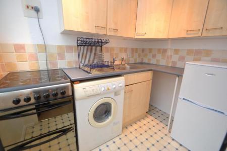 1 bedroom Studio flat to let in Newton Park Court, Leeds, LS7