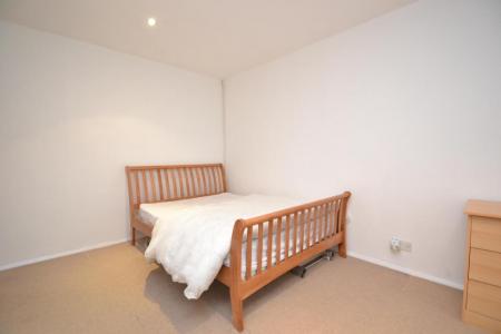 1 bedroom Studio flat to let in Newton Park Court, Leeds, LS7
