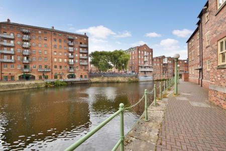 1 bedroom Flat to let in Navigation Walk, Leeds, LS10