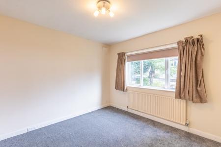 2 bedroom Flat to let in Sandringham Drive, Moortown, Leeds, LS17