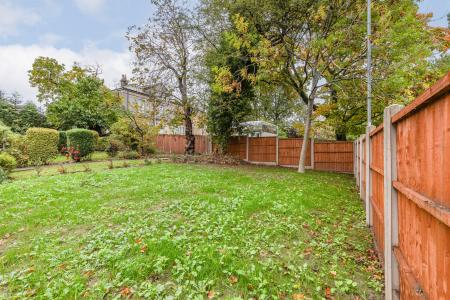 3 bedroom End of terrace house to let in Spen Mews, West Park, Leeds, LS16