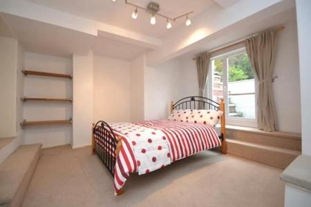 2 bedroom Flat to let in Potternewton Lane, Chapel Allerton, Leeds, LS7