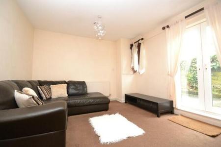 2 bedroom Flat to let in Potternewton Lane, Chapel Allerton, Leeds, LS7