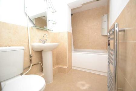 2 bedroom Flat to let in Potternewton Lane, Chapel Allerton, Leeds, LS7