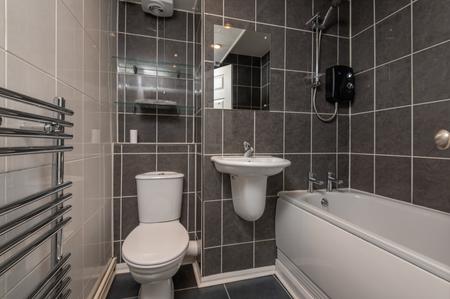 2 bedroom Flat to let in Robinwood Court, Roundhay, Leeds, LS8