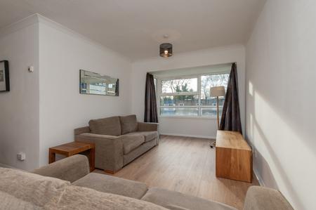 2 bedroom Flat to let in Robinwood Court, Roundhay, Leeds, LS8