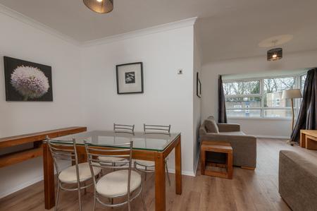 2 bedroom Flat to let in Robinwood Court, Roundhay, Leeds, LS8