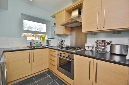 2 bedroom Flat to let in Robinwood Court, Roundhay, Leeds, LS8