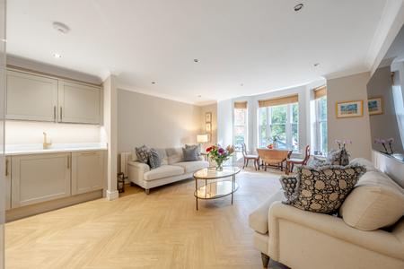 2 bedroom Flat for sale in The Hall, Allerton Hill, Chapel Allerton, Leeds, LS7