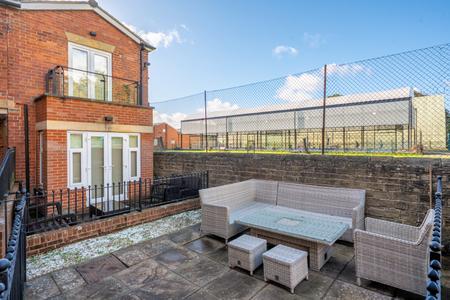 2 bedroom Flat for sale in The Hall, Allerton Hill, Chapel Allerton, Leeds, LS7