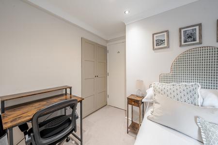 2 bedroom Flat for sale in The Hall, Allerton Hill, Chapel Allerton, Leeds, LS7