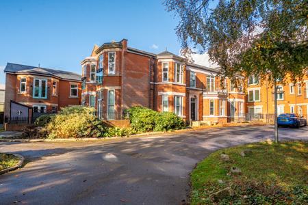 2 bedroom Flat for sale in The Hall, Allerton Hill, Chapel Allerton, Leeds, LS7