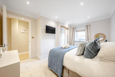 2 bedroom Flat for sale in The Hall, Allerton Hill, Chapel Allerton, Leeds, LS7