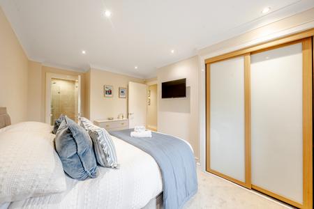 2 bedroom Flat for sale in The Hall, Allerton Hill, Chapel Allerton, Leeds, LS7
