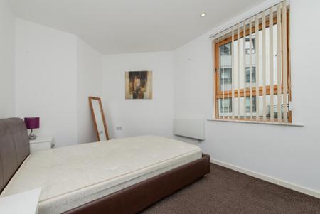 2 bedroom Flat to let in Marsh Lane, Leeds, LS9