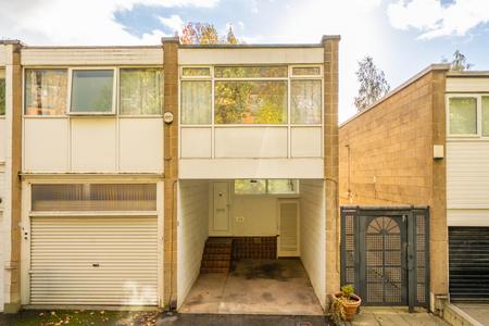 3 bedroom End of terrace house for sale in Newton Garth, Chapel Allerton, Leeds, LS7