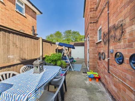 3 bedroom Semi-detached house for sale in Avondale Road, Wigston, LE18