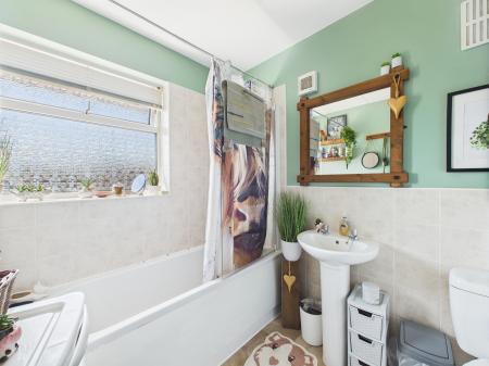 3 bedroom Semi-detached house for sale in Avondale Road, Wigston, LE18