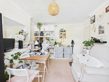 3 bedroom Semi-detached house for sale in Avondale Road, Wigston, LE18